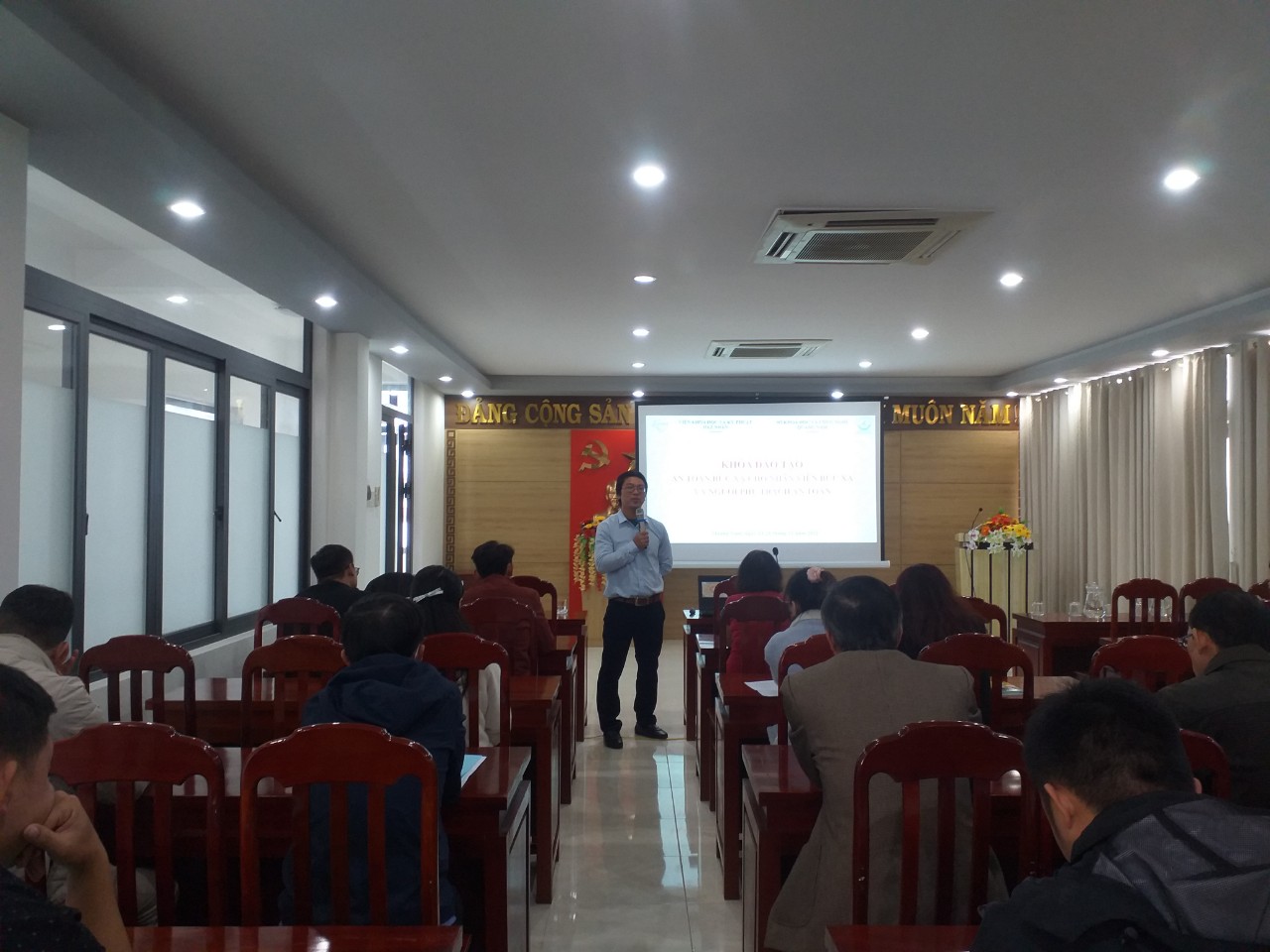 ĐÀO TẠO AN TOÀN BỨC XẠ  CHO NHÂN VIÊN BỨC XẠ TRONG X QUANG CHẨN ĐOÁN Y TẾ